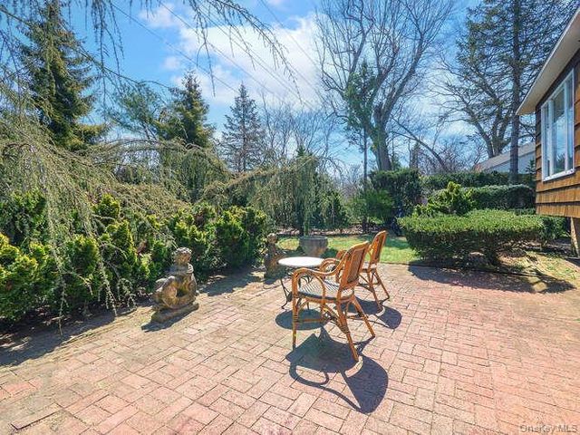 1106 Glen Cove Avenue, Glen Head, NY 11545