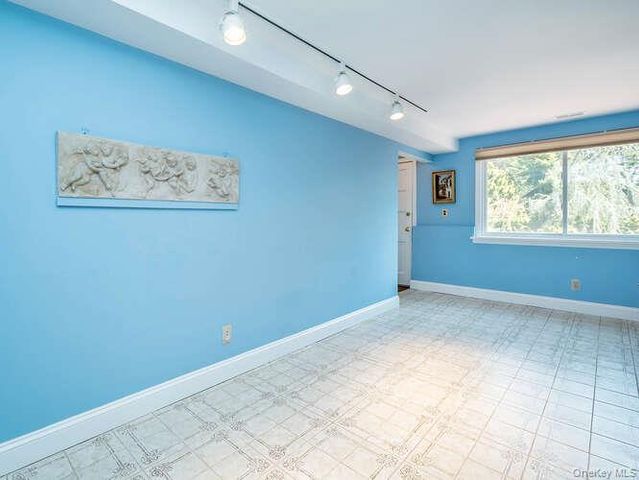 1106 Glen Cove Avenue, Glen Head, NY 11545