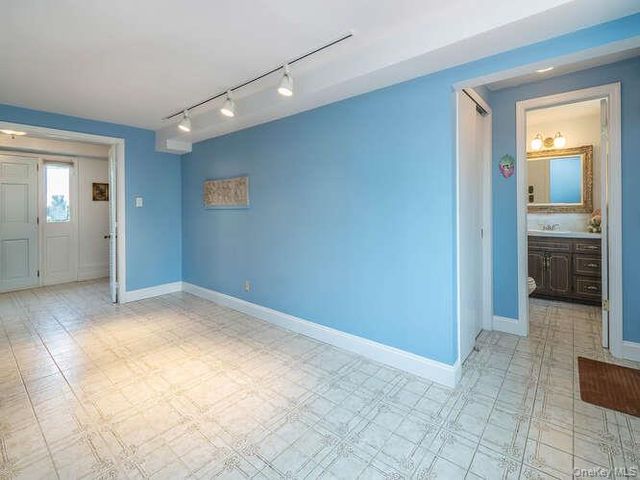 1106 Glen Cove Avenue, Glen Head, NY 11545