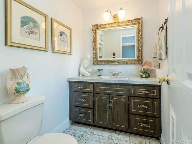 1106 Glen Cove Avenue, Glen Head, NY 11545