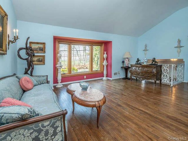 1106 Glen Cove Avenue, Glen Head, NY 11545