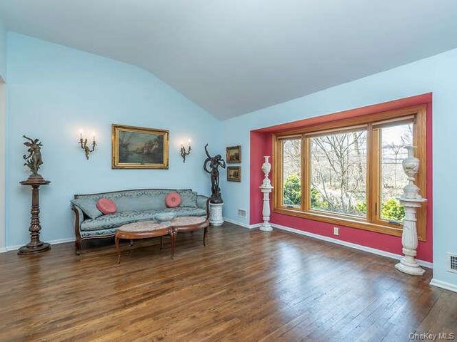 1106 Glen Cove Avenue, Glen Head, NY 11545