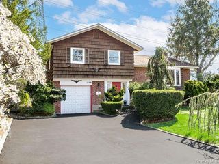 1106 Glen Cove Avenue, Glen Head, NY 11545