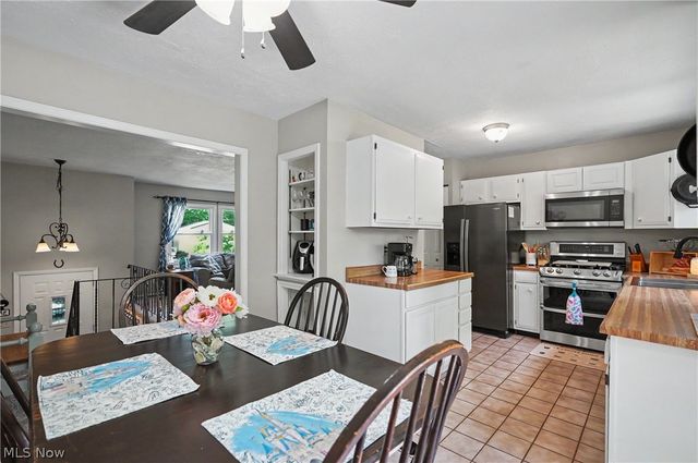 26930 Southwood Lane, Olmsted Falls, OH 44138