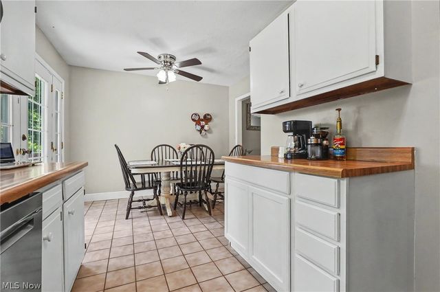 26930 Southwood Lane, Olmsted Falls, OH 44138