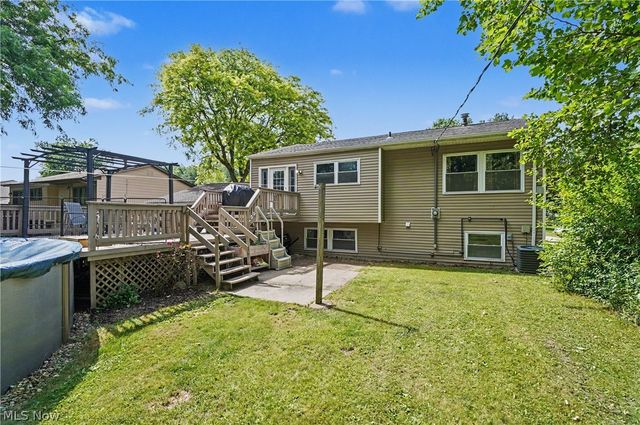 26930 Southwood Lane, Olmsted Falls, OH 44138