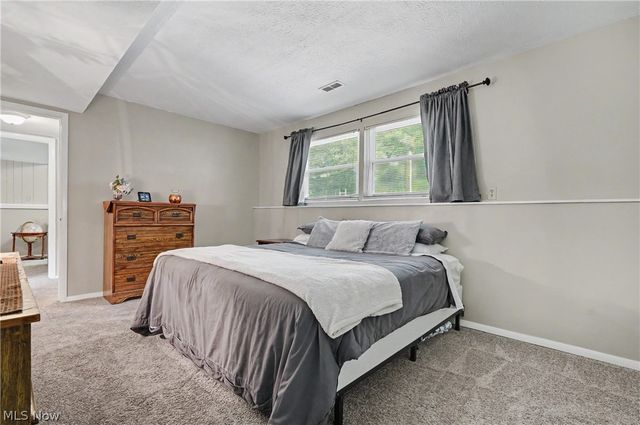 26930 Southwood Lane, Olmsted Falls, OH 44138