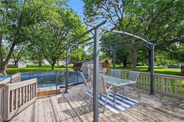 26930 Southwood Lane, Olmsted Falls, OH 44138