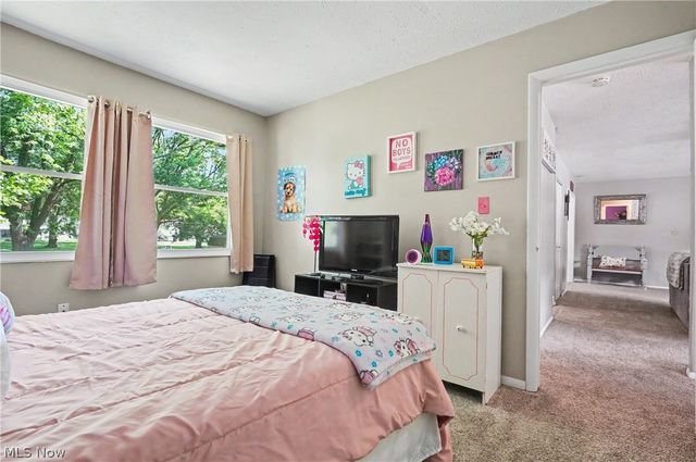 26930 Southwood Lane, Olmsted Falls, OH 44138