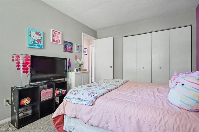 26930 Southwood Lane, Olmsted Falls, OH 44138