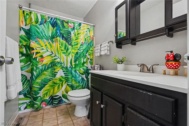 26930 Southwood Lane, Olmsted Falls, OH 44138