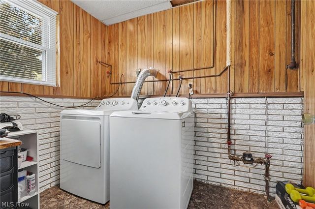 26930 Southwood Lane, Olmsted Falls, OH 44138