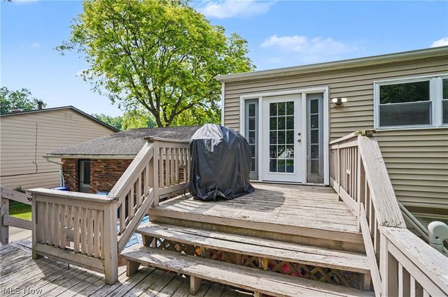 26930 Southwood Lane, Olmsted Falls, OH 44138