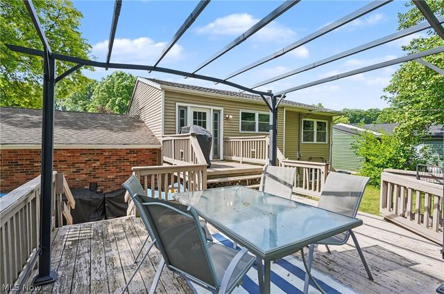 26930 Southwood Lane, Olmsted Falls, OH 44138