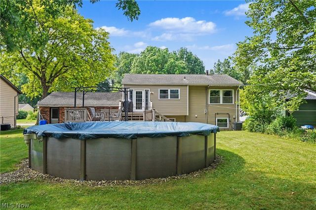 26930 Southwood Lane, Olmsted Falls, OH 44138