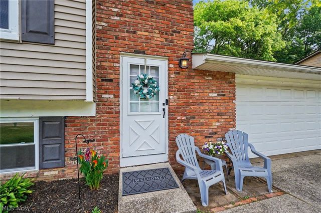 26930 Southwood Lane, Olmsted Falls, OH 44138