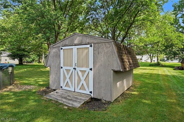 26930 Southwood Lane, Olmsted Falls, OH 44138