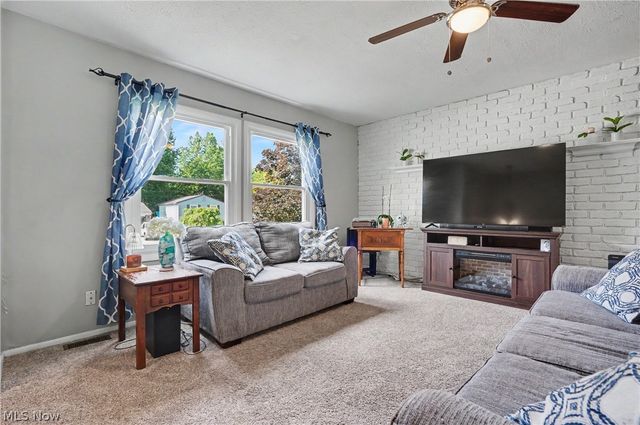 26930 Southwood Lane, Olmsted Falls, OH 44138