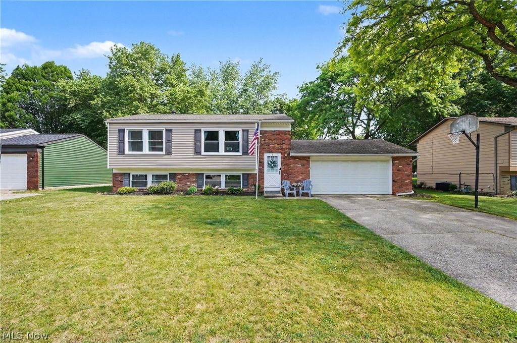 26930 Southwood Lane, Olmsted Falls, OH 44138