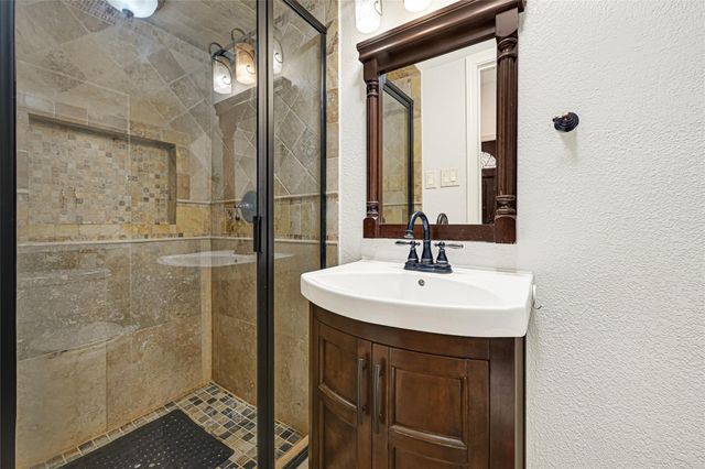 425 E Fair Harbor Lane, Houston, TX 77079
