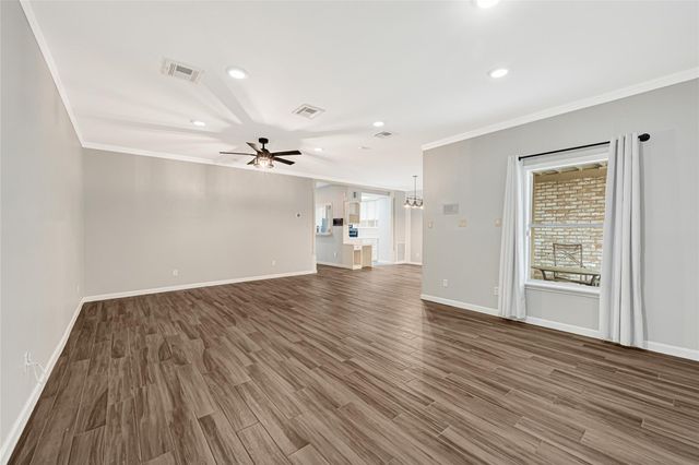 425 E Fair Harbor Lane, Houston, TX 77079