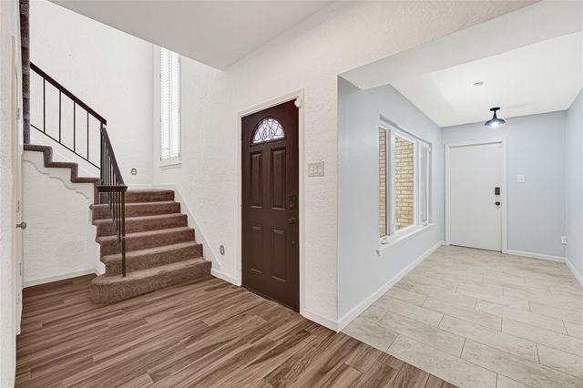 425 E Fair Harbor Lane, Houston, TX 77079