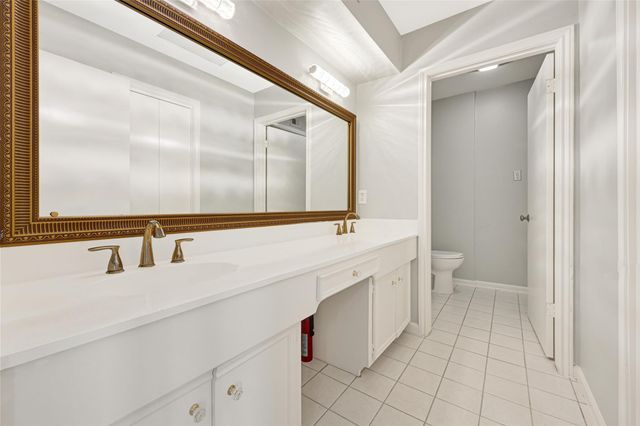 425 E Fair Harbor Lane, Houston, TX 77079