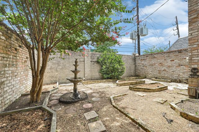 425 E Fair Harbor Lane, Houston, TX 77079