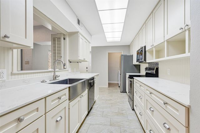 425 E Fair Harbor Lane, Houston, TX 77079