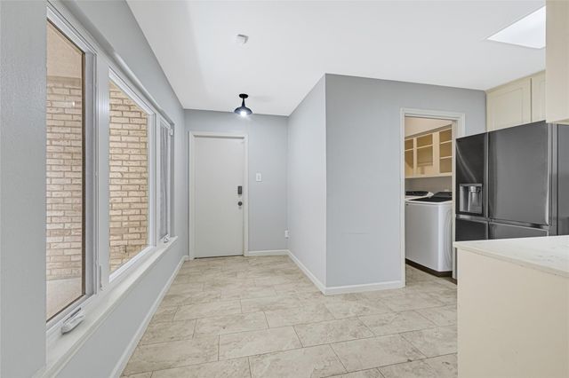 425 E Fair Harbor Lane, Houston, TX 77079