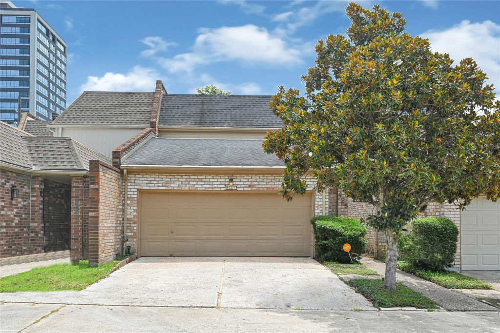 425 E Fair Harbor Lane, Houston, TX 77079