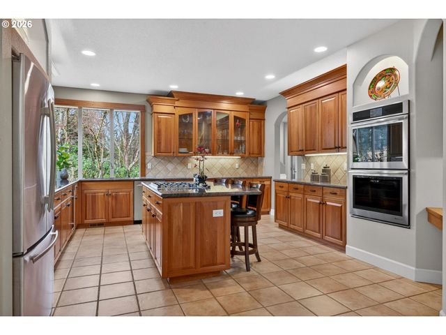 3390 QUAIL RIDGE Ct, West Linn, OR 97068