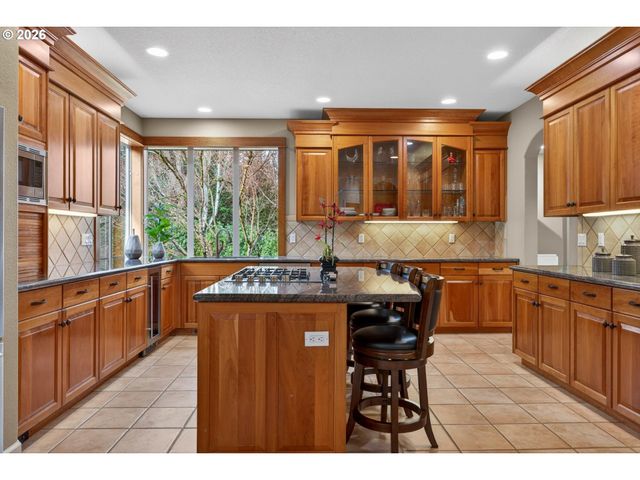 3390 QUAIL RIDGE Ct, West Linn, OR 97068