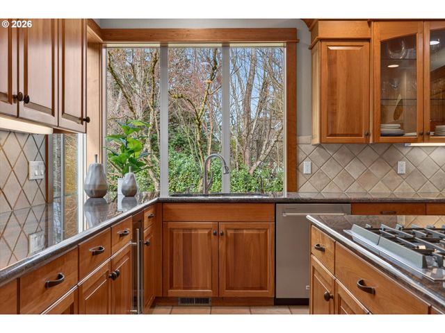 3390 QUAIL RIDGE Ct, West Linn, OR 97068