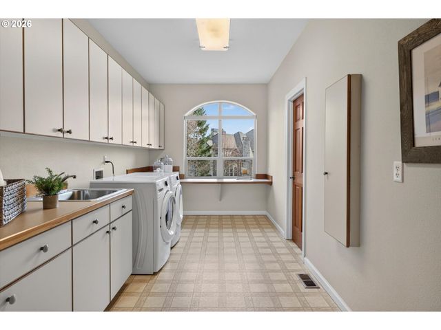 3390 QUAIL RIDGE Ct, West Linn, OR 97068