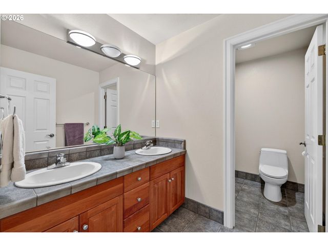 3390 QUAIL RIDGE Ct, West Linn, OR 97068