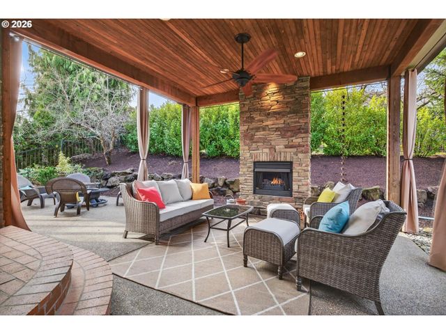 3390 QUAIL RIDGE Ct, West Linn, OR 97068