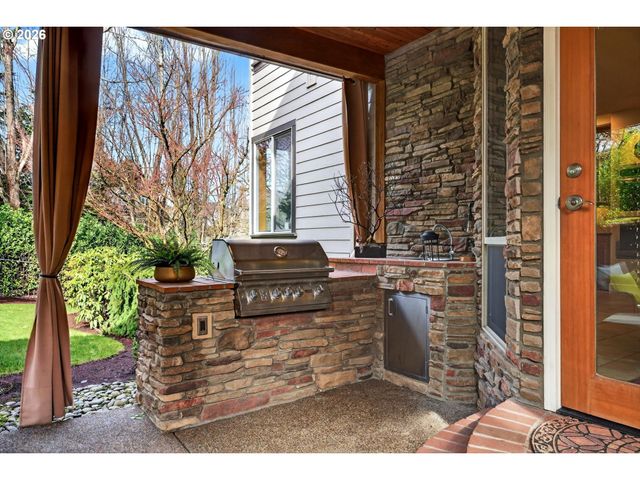 3390 QUAIL RIDGE Ct, West Linn, OR 97068