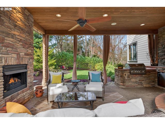 3390 QUAIL RIDGE Ct, West Linn, OR 97068