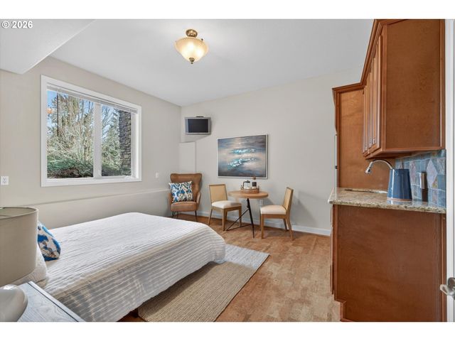 3390 QUAIL RIDGE Ct, West Linn, OR 97068