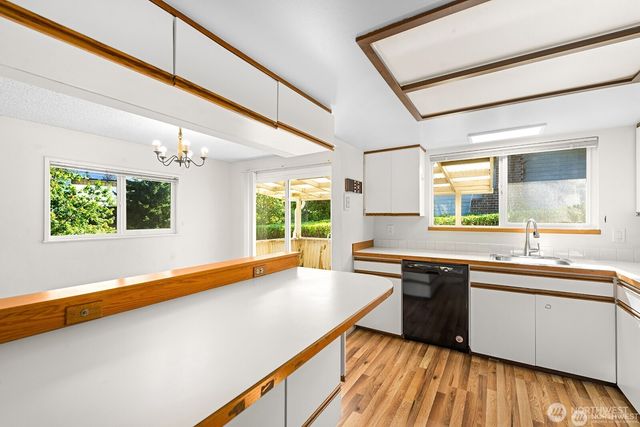 14221 SE 10th Place, Bellevue, WA 98007