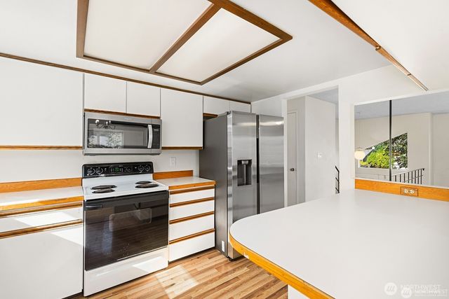 14221 SE 10th Place, Bellevue, WA 98007