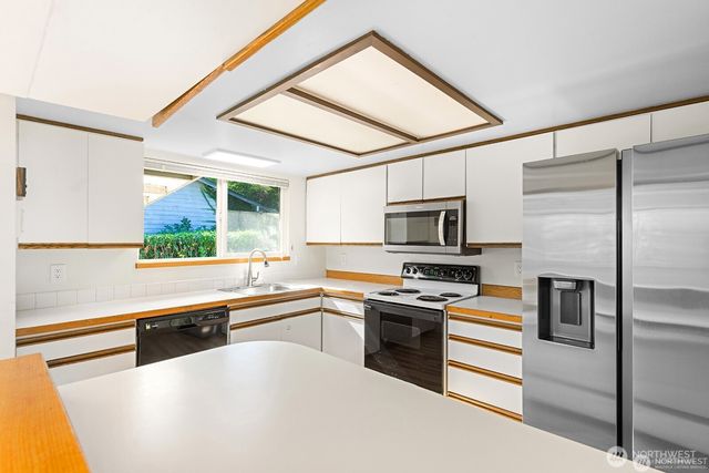 14221 SE 10th Place, Bellevue, WA 98007
