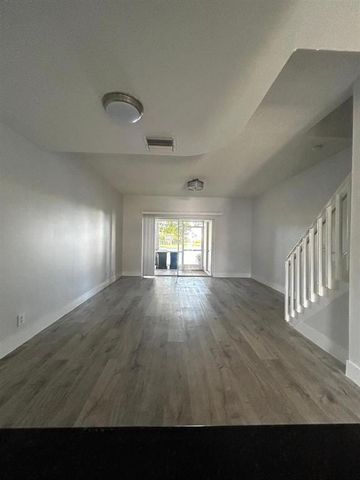 16637 HEMINGWAY Drive 16637, Weston, FL 33326