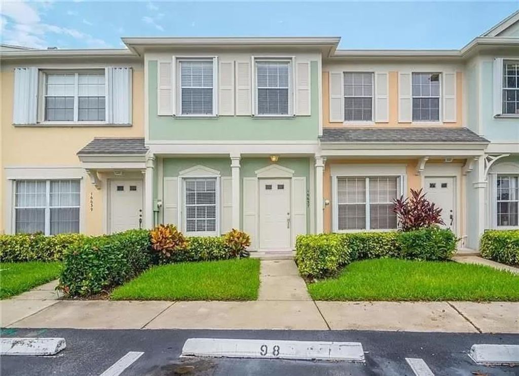 16637 HEMINGWAY Drive 16637, Weston, FL 33326