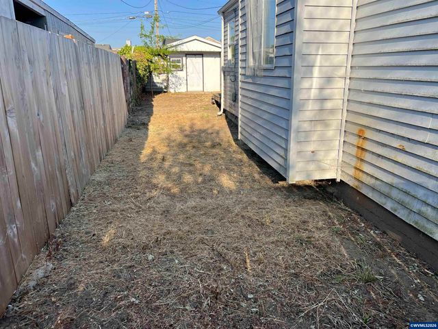 745 16th Av SW, Albany, OR 97321