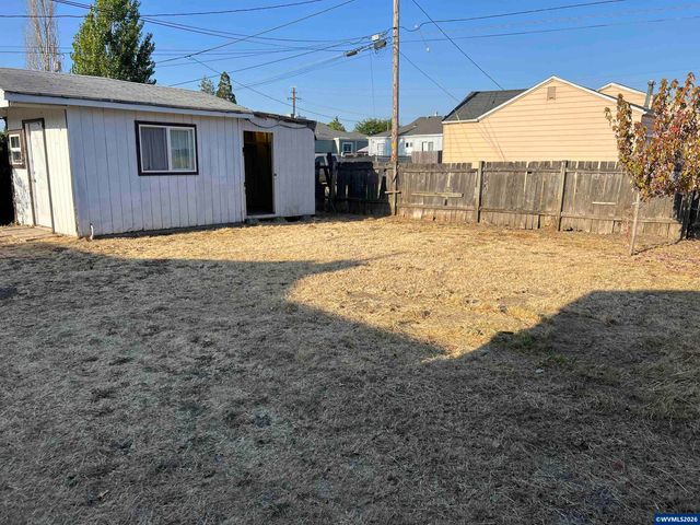 745 16th Av SW, Albany, OR 97321