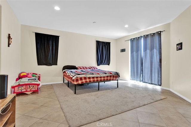 13912 Pinellia, Hesperia, CA 92344