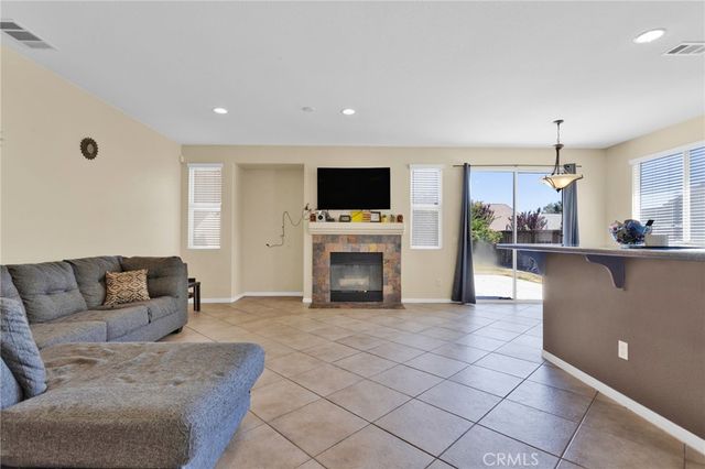13912 Pinellia, Hesperia, CA 92344