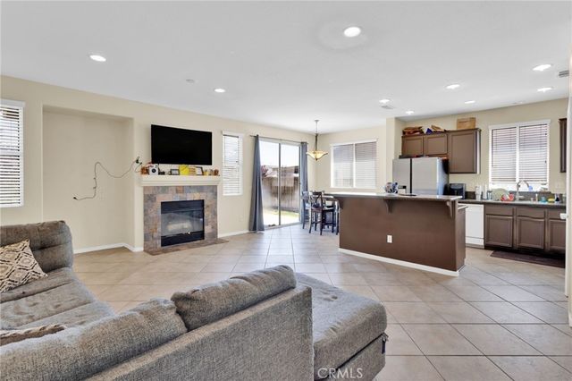 13912 Pinellia, Hesperia, CA 92344